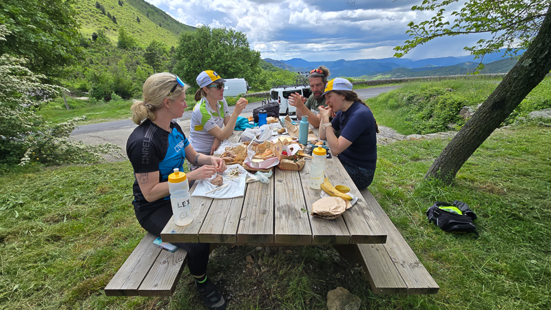 cycling tour picnic lunch france
