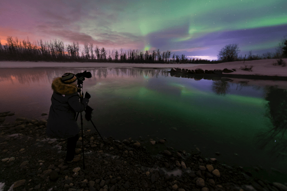 photographing nothern lights in alaska